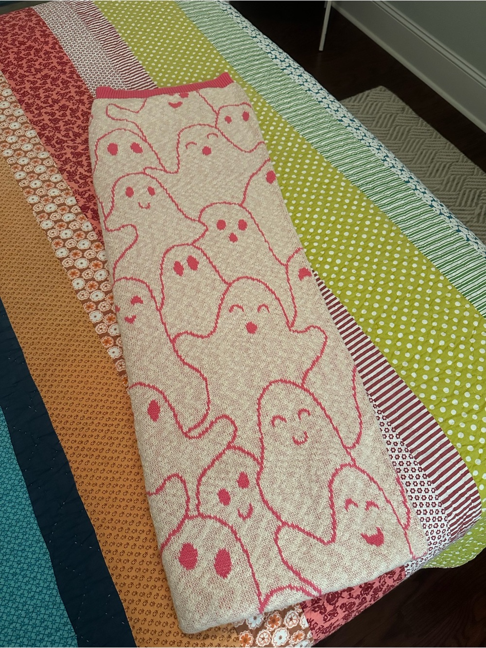 Pink Ghost Pattern Throw Blanket 🩷